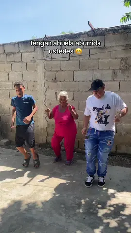 Tengan abuela aburrida ustedes Timarin de dos puigue #paratii #Viral #humor #timarin #tendencia @@harold_oficial @La abuela y sus nietos 