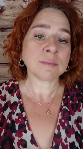 ❌ Le blush mal placé = effet clown 🎭 ✅ Le blush bien posé = effet bonne mine 🌸 Deux doigts du nez, un peu plus haut, et on chauffe la matière avant d’appliquer ✨ 👉 Team “je savais” ou “merci pour l’astuce” ? 👇 #MakeupTips #Blush #AstuceBeauté 