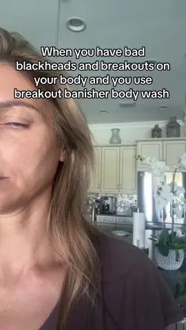 #peachslicesskincare #breakouts #tiktokshopcreatorpicks   Bye far the best body wash cleared my breakouts and blackheads 