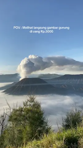 Setelah sekian lama ada dalam bucket list, bisa di ceklis juga 😍 #travelingtheworld #solotrip #bromotenggersemeru #malang #view 