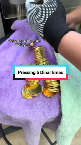 Naikkan sound, dengan mesin tu dia mampat (press) dinar tersebut. Siapa dah ada item 5 Dinar ni cuba komen. #emas #emasfizikal #simpanemas #publicgold #5gassociates 