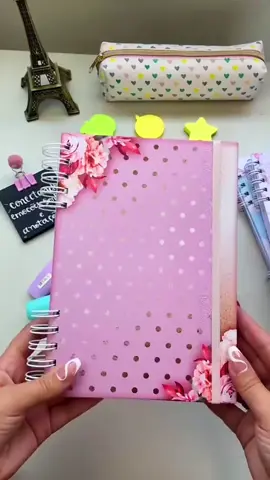 Você também ficou com vontade de ter um igual? 😍🌸✨️ #caderno #papelariafofa #fyy #fyp 
