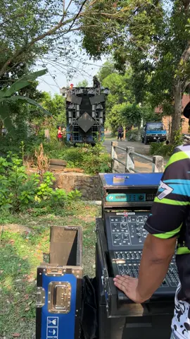 Ruedi sukoanyar mojo kediri @Yesen Chatur Triatmaja  #gunturbuana #gunturbuanasoundsytem #sound #soundsystem #soundblitar #soundhoreg #soundviral #soundhoregjawatimur #soundhoregjawatimur #fyp #fypシ #CapCut 