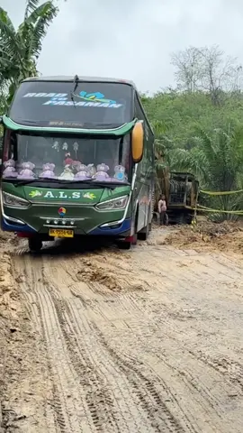 Konvoi bus legendaris Sumatera #foryoupage❤️❤️ #bus #batujomba #jalinsum 