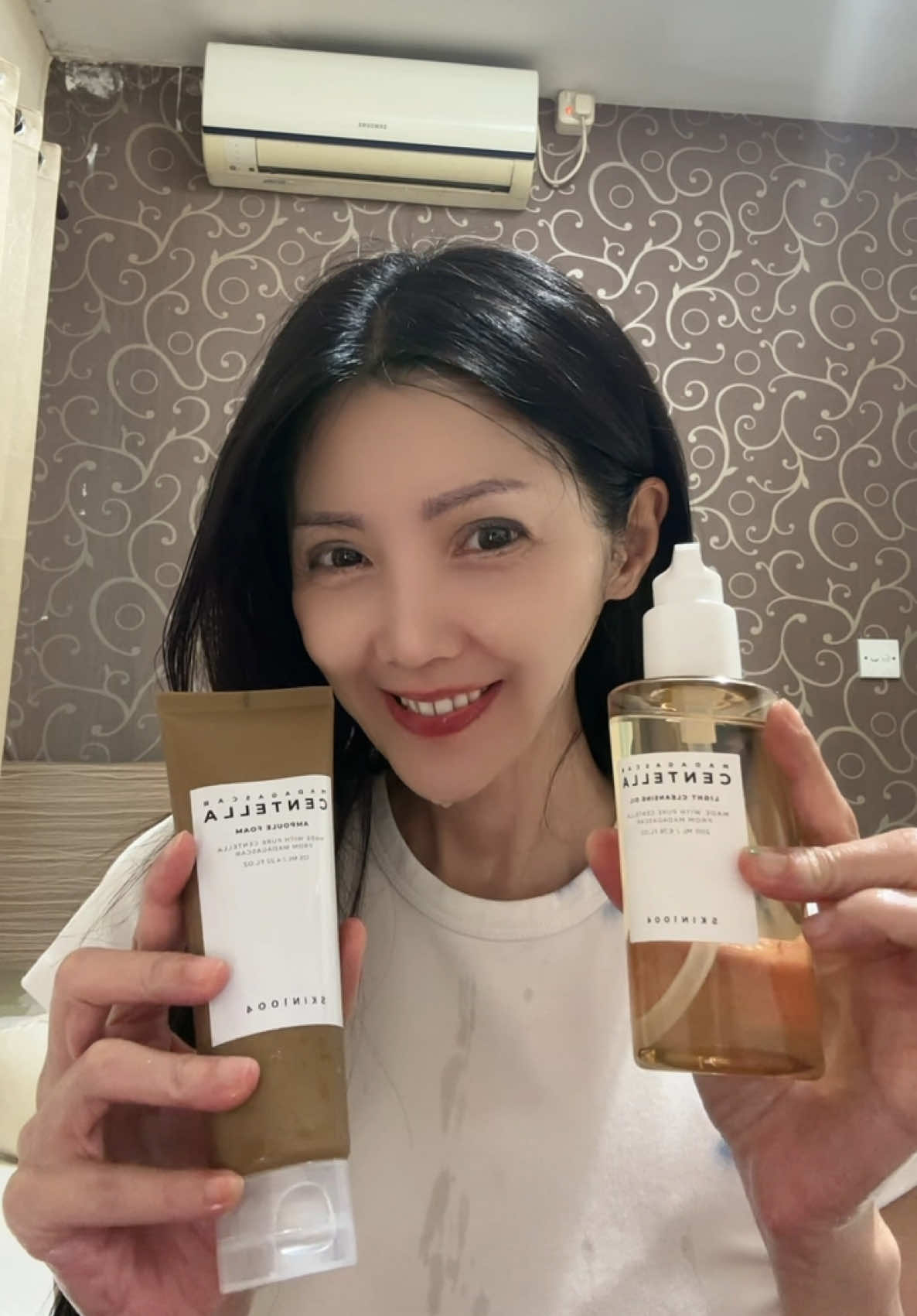 ✨ “Double cleanse, double care! Start with our gentle Cleansing Oil, then refresh with Ampoule Foam for skin that feels clean, nourished, and glowing #skin1004 #cleansingoil #skin1004ampoulfoam #gajiansale #promoguncang1010 