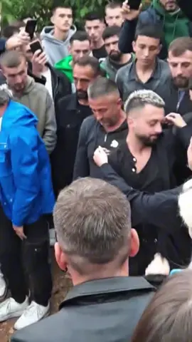 Egli Tako ishte prezente në ceremonin e varrimit të vëllaut të Gjestit! ❤️