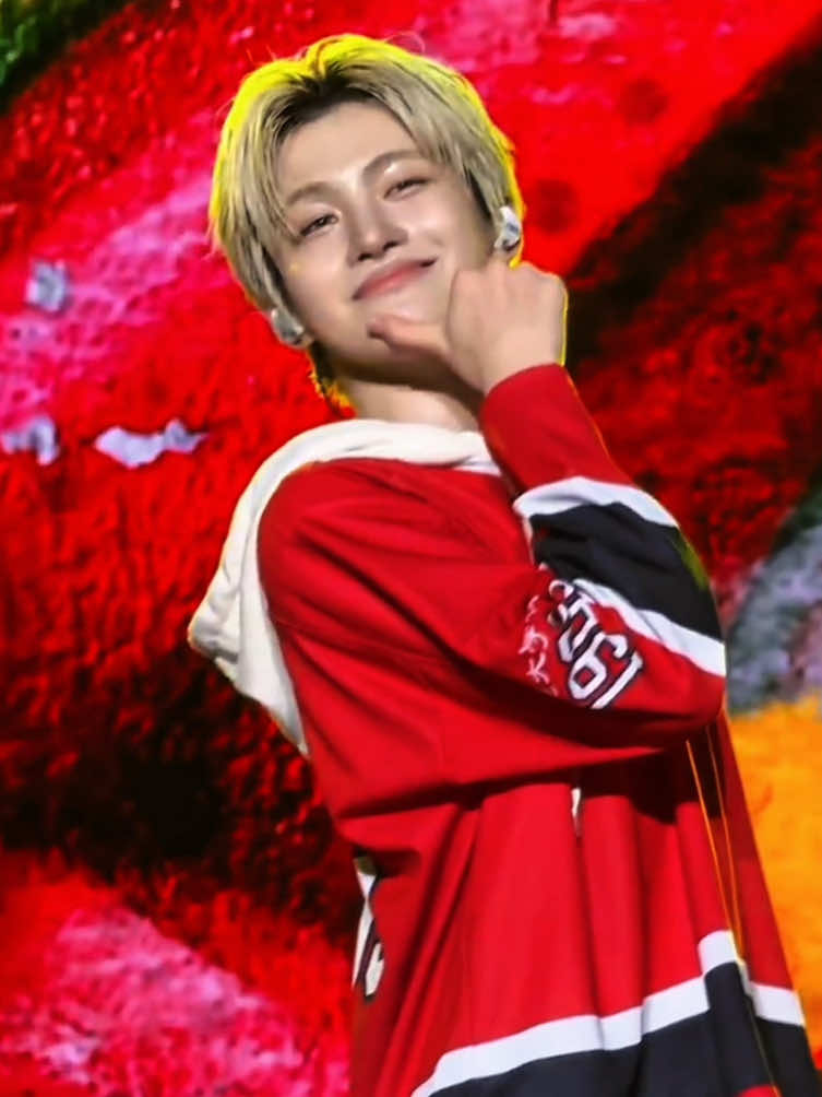 han jihoon the man that you are 😫 | ©️ komi_jihoon, chop282, otmwms on x #tws #투어스 #jihoon #hanjihoon 