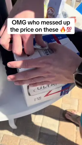 This shirt is absolutely amazing 🤩 #michelobultra #viralvideo #michelobultragirl #trending #summervibes #viral #tiktokshop #ultrabeer #graphictees #trendingvideo 