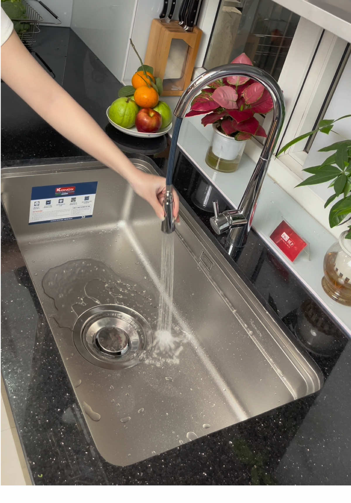 CHẬU RỬA CHÉN BÁT KONOX KN8347SU DEKOR , VÒI DÂY RÚT KONOX KN1901C #phobep #Konox #yeubepnghiennha #chaurua #chauruakonox 