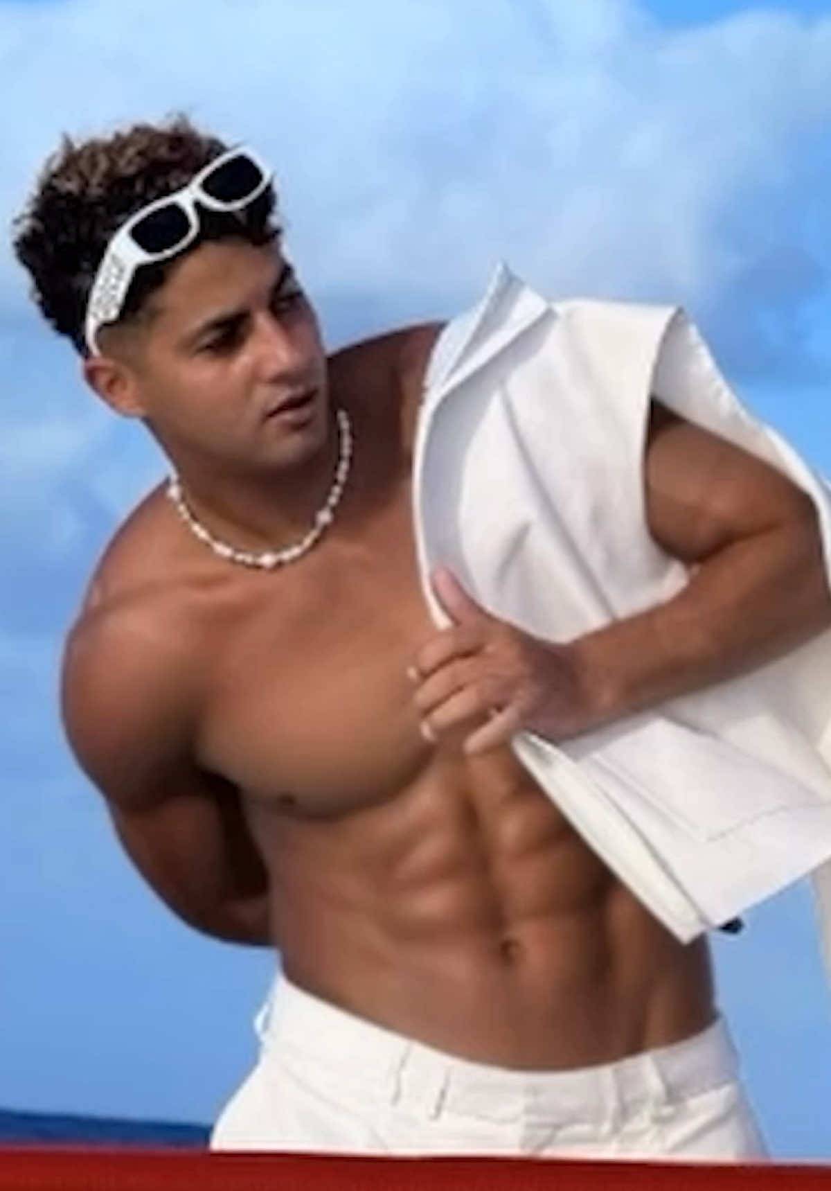 مين ده ؟  @Mogzz  #elsabt_elmomtaz #eyad_elmogy #اياد_الموجي #مبقتش_حمل 