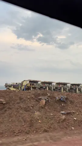 Jaya pada masanya🫁#duniatambang #bigdigger #liebherr #tambanghitz #fyp 