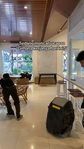 Kadang ngebar juga butuh pertanyaan ituu jugaaa 🥹 #ngakakkocak #baristalife #pov #yuffeecoffeeandeatery 