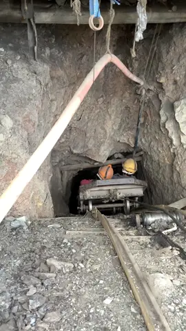 Underground Black diamond mining #Minecraft #minecraftmining #treasurehunt #blackdiamondmining #undergroundmining #mining #coalmining 