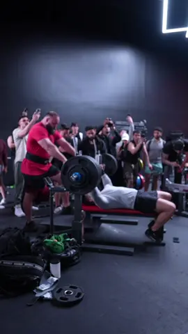 When heavy weight looks easy…until it doesn’t 💀