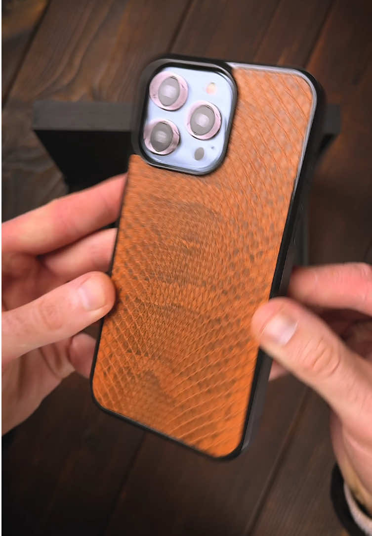Handcrafted leather case made by leather snake 🐍. #leathercraft #smallbusinessusa💛 #applewatchband #iphonecase 