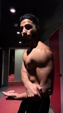 18yo #fyp #GymTok #dubai #foryoupage #bodybuilding #viral #dxb #transformation #CapCut  
