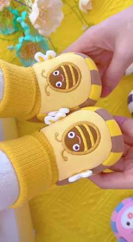 Giày tất mùa đông có lót lông cho bé, đi cho bé nhanh gọn chỉ trong 1 bước #giàytấtchobé #giaytat #giaydepchobe #giaymuadong#giaysosinh 