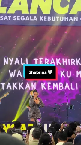 Ini pisau atau lagu bin? Menyayat hati banget 🥺 @shabrina.leanor absen lagu baru ya bin ✨ #shabrinaleanor #sembuhkembali #fyp 