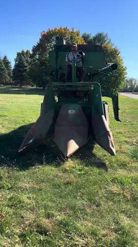 John Deere 45 combine #foryou #fyp #vintagefarming #johndeere #cornpicking 