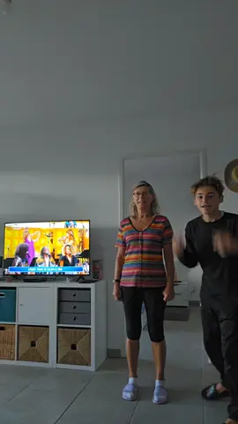 avec ma mamie 🤣🤣@Aude Coulbaut 