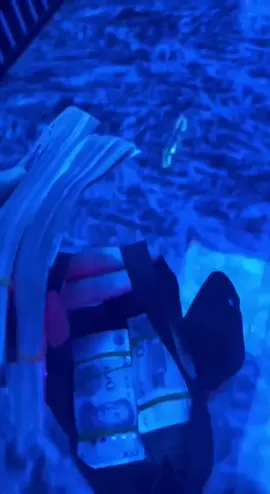 #东南亚包厢。没有爱的高度 唯有RMB让人欣慰