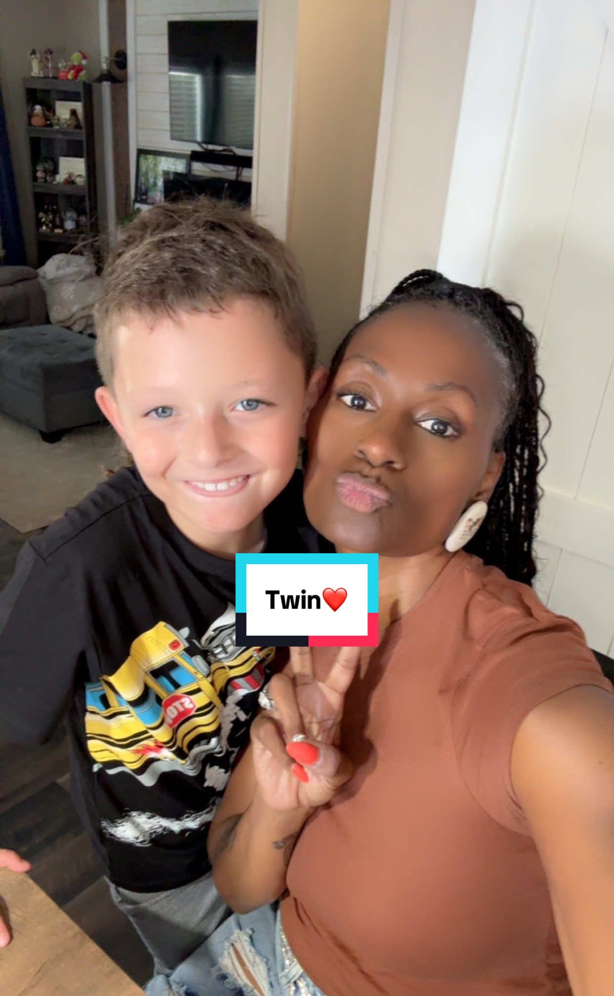 The real one been holding me down! 😂❤️ #raisingcultures #momandson #onthisday 