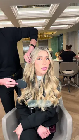 ✨ Priscila Escoto confía en Micky’s Hair para elevar su look. Hoy transformamos su cabello con un dorado radiante y extensiones brasileñas de la más alta calidad ✨ Un resultado lleno de luz, sofisticación y glamour. Porque lo mejor… ¡es sólo para las más exigentes! 💫 #MickysHair #ExtensionesBrasileñas #RubioDorado #HairLuxury #Exclusividad @Priscila Escoto 