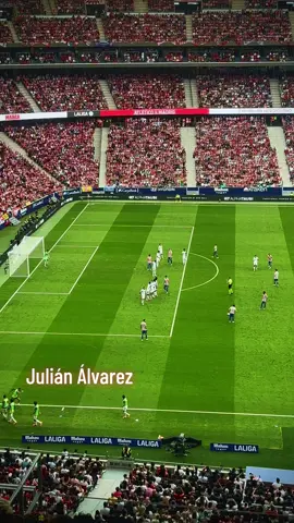 Segundo gol de #julianalvarez para marcar el 4-2 del #atleticodemadrid frente al #realmadridfc en el #estadiometropolitano 
