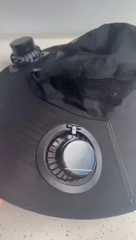 Kepanasan di luar ruangan bikin gerah? Pakai Topi Outdoor dengan kipas tenaga surya, auto nyala tanpa baterai, adem seharian, dan tetap terlindung dari sinar UV. Klik keranjang sekarang sebelum kehabisan.#TopiOutdoor #TopiSolarFan #TopiAntiPanas #TopiKipas #OutdoorGear 