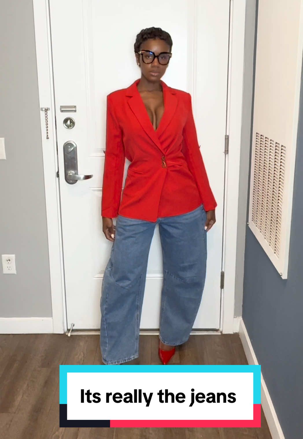 Get them  #tiktokshopcreatorpicks #fallfreshness #barreljeans #fashion #looks #fallfashion #red 