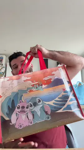 Réponse à @Heloise Mchd En plus de tout ce que vous avez vu j’ai eu mes cadeaux Disney 😍. #souvenir #japon #couple #surprise #disney 