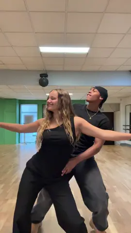 Ça faisait longtemps nan ?! 👀 #jayetlisa #couplegoals #couplestiktok #paris #dancechallenge 