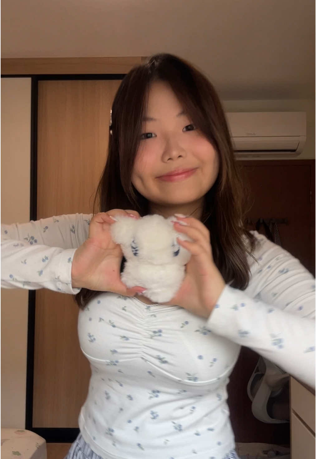 hehheeh i loveeeee this plush sm 💗 @melulubournechan || top from @𝑳𝒐𝒗𝒂𝒃𝒍𝒆𝑺𝒂𝒕𝒖𝒓𝒅𝒂𝒚 n skirt from @lollie.studio 💘 #fitcheck #OOTD #outfitinspo #aesthetic #softgirl 