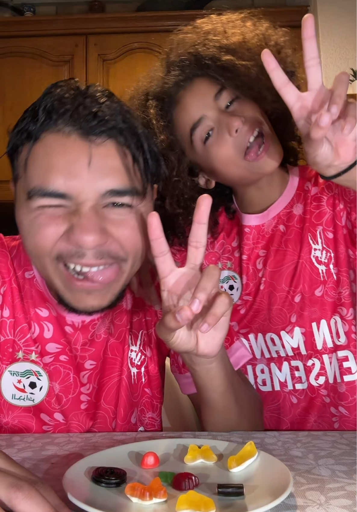 On mange ensembleee..🍬 🍭 