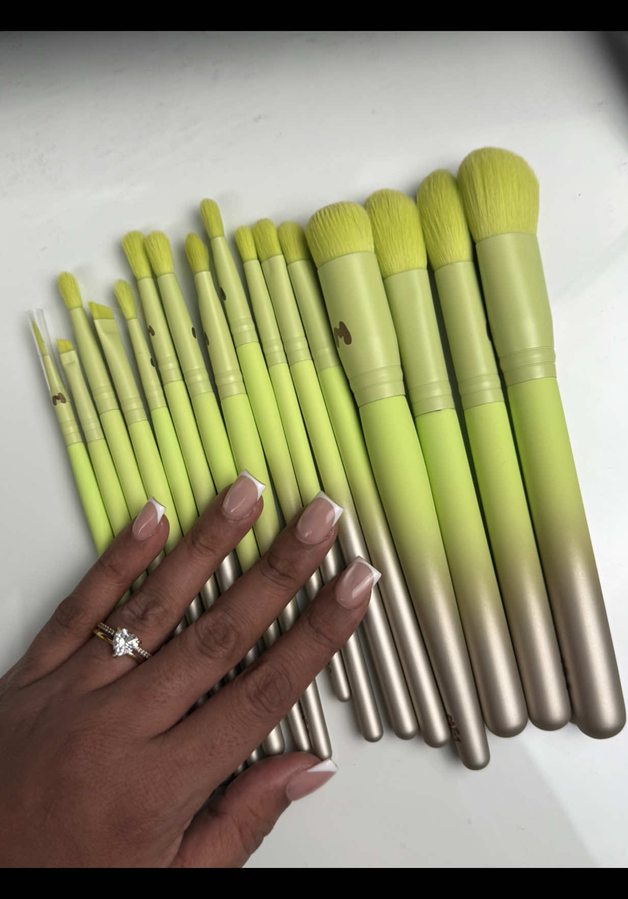 Softest brushes #fyp #foruyou #foru #madebymitchell @🇬🇧MADEBYMITCHELL🇬🇧 I 