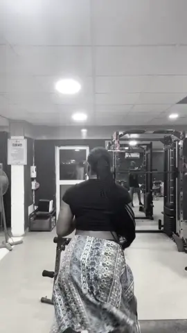 🏋🏽‍♂️😂#nigeriantiktok🇳🇬🇳🇬🇳🇬 #gym #dancechallenge@WEEKIE🦇 how did I do hehehe 😂 🙈