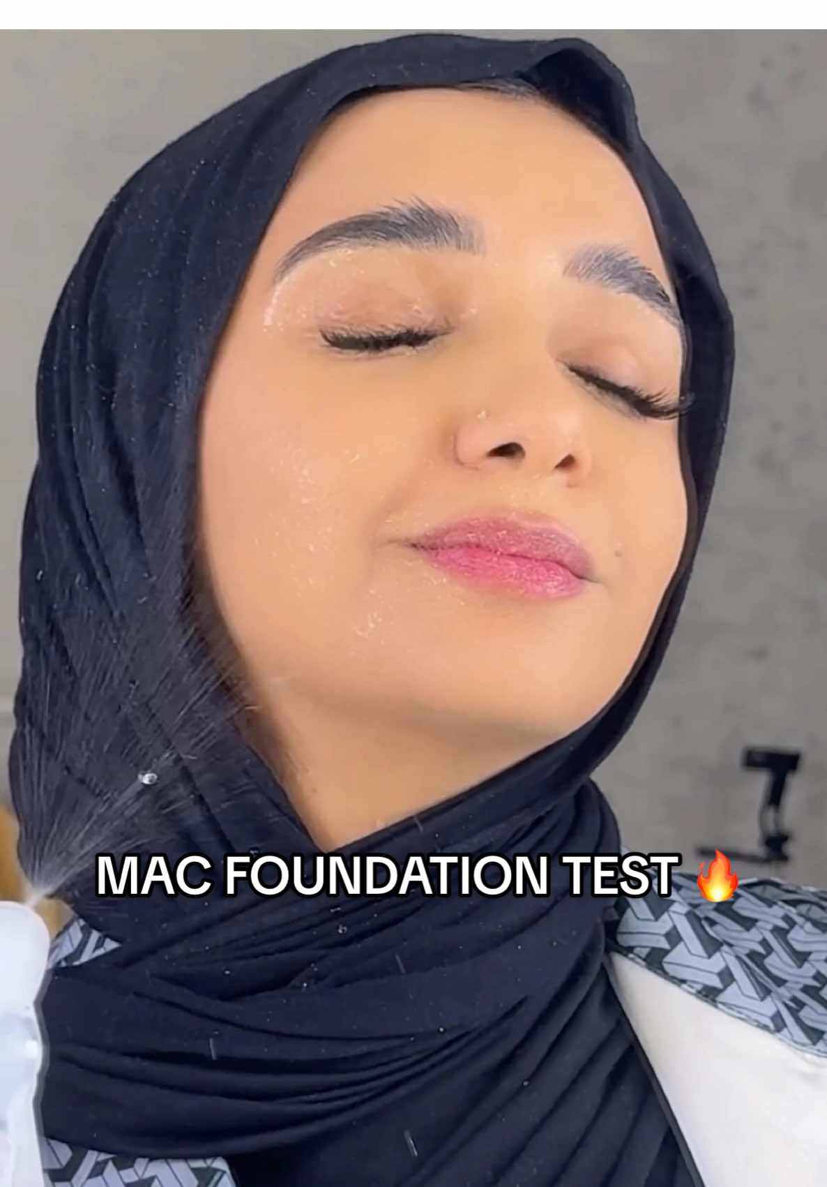 Tests approved! ✅👌 ✨ MAC Studio Fix Fluid Foundation: 24H wear, oil control, natural matte, waterproof – 71 shades , ( for all skin types )  ✨ MAC Studio Fix Powder Plus:  2-in-1 foundation + powder, 24H oil control, blurring matte, waterproof – 78 shades. ( for all skin types )  @maccosmetics  #MACCosmeticsMiddleEast #IOnlyWearMAC #صالون_تيك_توك #BeautyTok #makeup 