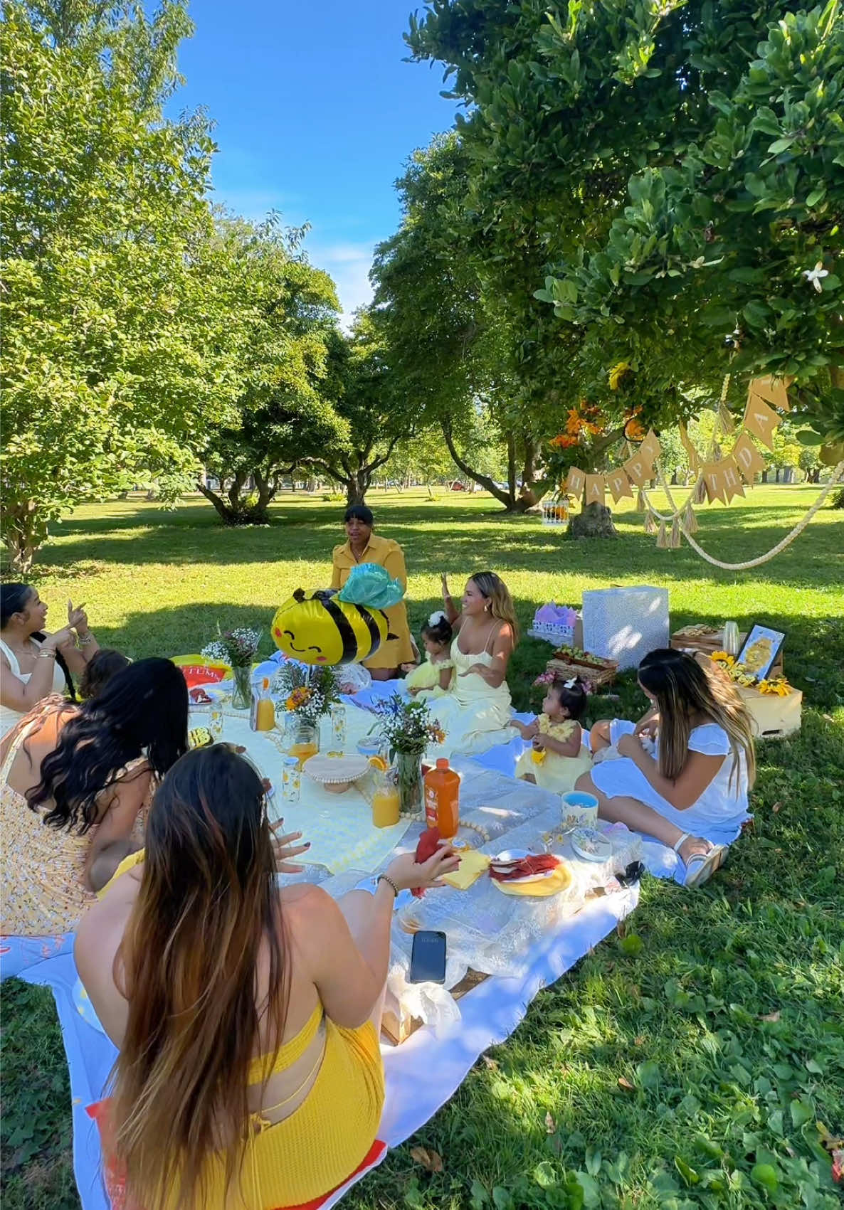 Una idea hermosa bee party idea 🥹🐝🐝🐝 #beepartyideas #beeparty #decoracionabejita #abejitachiquitita #birthdaypartydecorideas 
