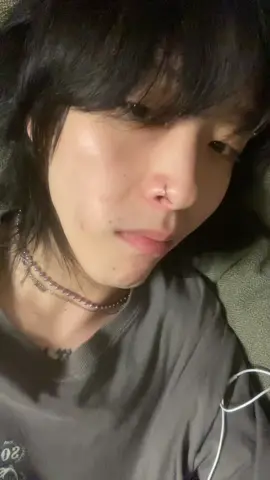 ふつうに煎餅歯に挟まってる笑