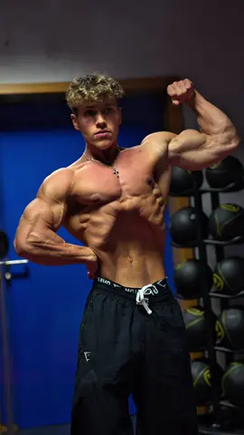W Sleeper Build?🤔 #gym #18yo #cut #german #bodybuilding