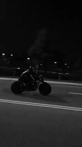 cuma bigson #motorcustom #motorcycle #caferacer #bratcafe 