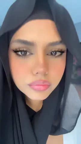 do you like my eyes then?👀 cc like that  . . . . #eyes #hijabigirl #cutemuslimah #usahijabi #cclikethat 