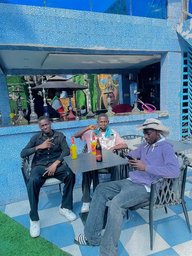 #mustafa toujours le weekend 