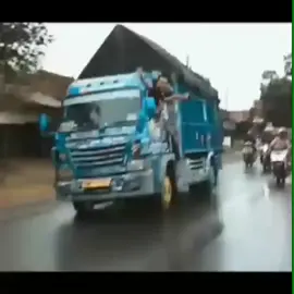lawasan ta iki😬 #storytruck #trukmaniaindonesia #masukberandafyp #fypシ゚ #drivermuda @rendiandika_04 