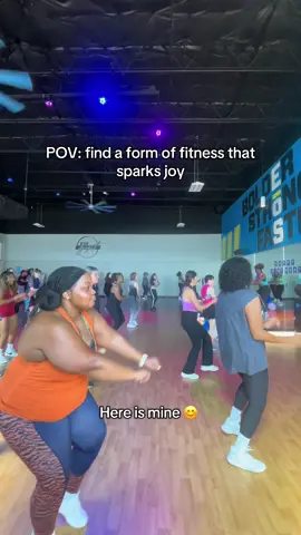 Saturdays are for dancing! 💃🏾 Find a form of fitness that sparks joy and it’ll never be dreadful. 😊  Class: Mixxed Fit #groupfitness #groupfitnessclass #dance #findjoy 