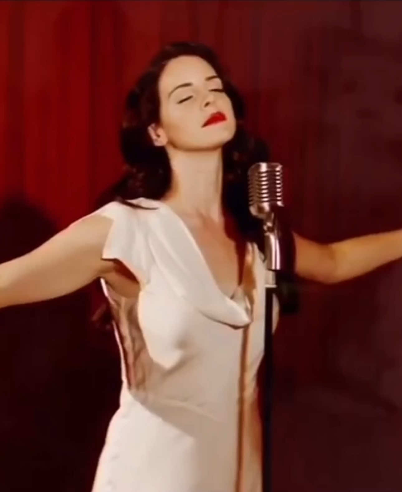 #aestheticedit #edit #lanadelrey #clawmarks #whimsy  spc: @emscnpck @candy.necklce ♱ 