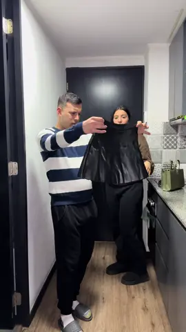 Yo la mantengo no importa🤣@Keisy Pernia @Ballesteros 😈😶‍🌫️ #humor #parejas #comedia #viral #paratii 