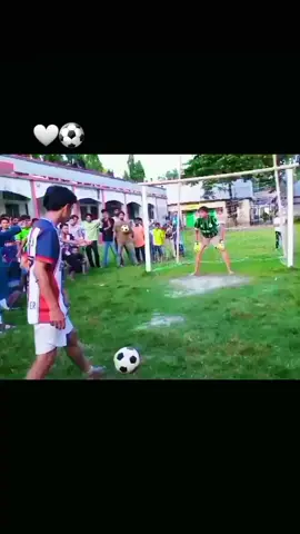 তোমার এলাকার সেরা গোলকিপার কে mention দিয়ে যাও🫵⚽ #football #foryoupage #picchi_0005 #trending  #creatorsearchinsights @TikTok Bangladesh 