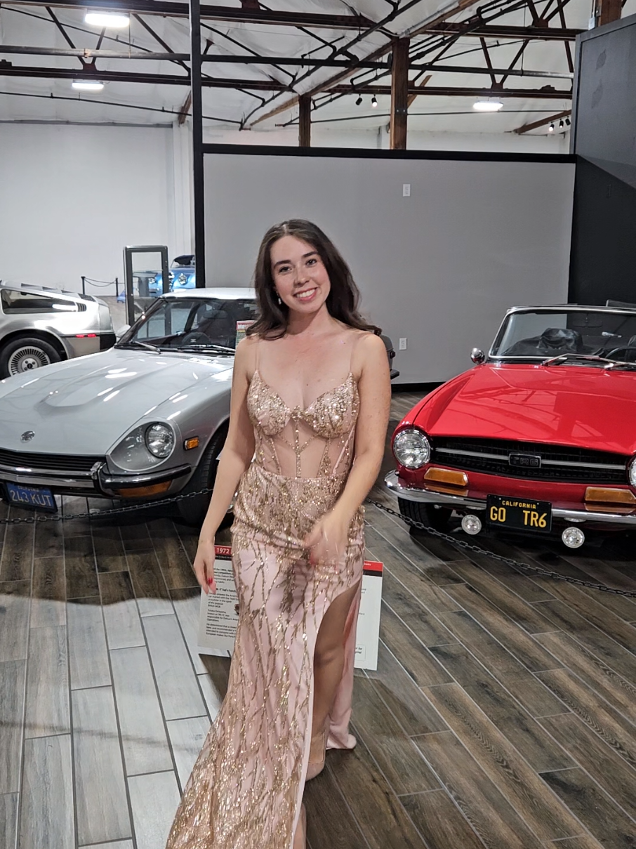 Rosegold dress is the new black. Visit us at 6272 mack road sacramento California 95823. call us to book an appointment at 916 897-0267 or 916 926-1638  #carolinaboutique916 #dress #fyp #Boutique #vestidos 
