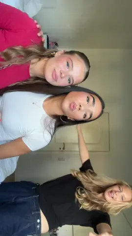 🤍🤍#blowthisup #foryoupage #makemefamous #scandinavian #lovemygirls@Clara @Isabel 🌞❣️